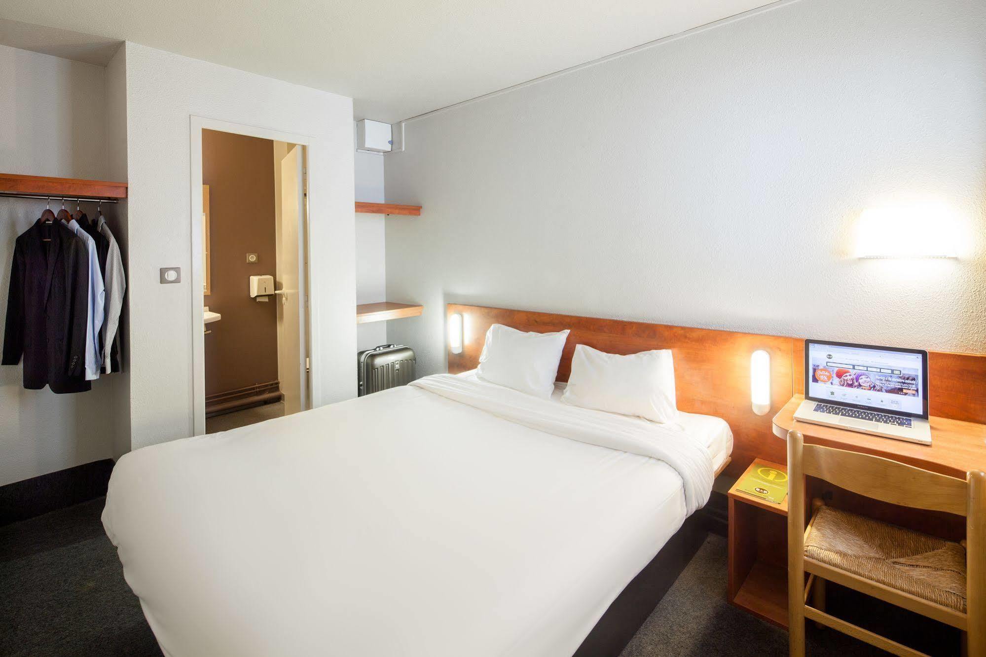 B&B Hotel Orgeval Kültér fotó